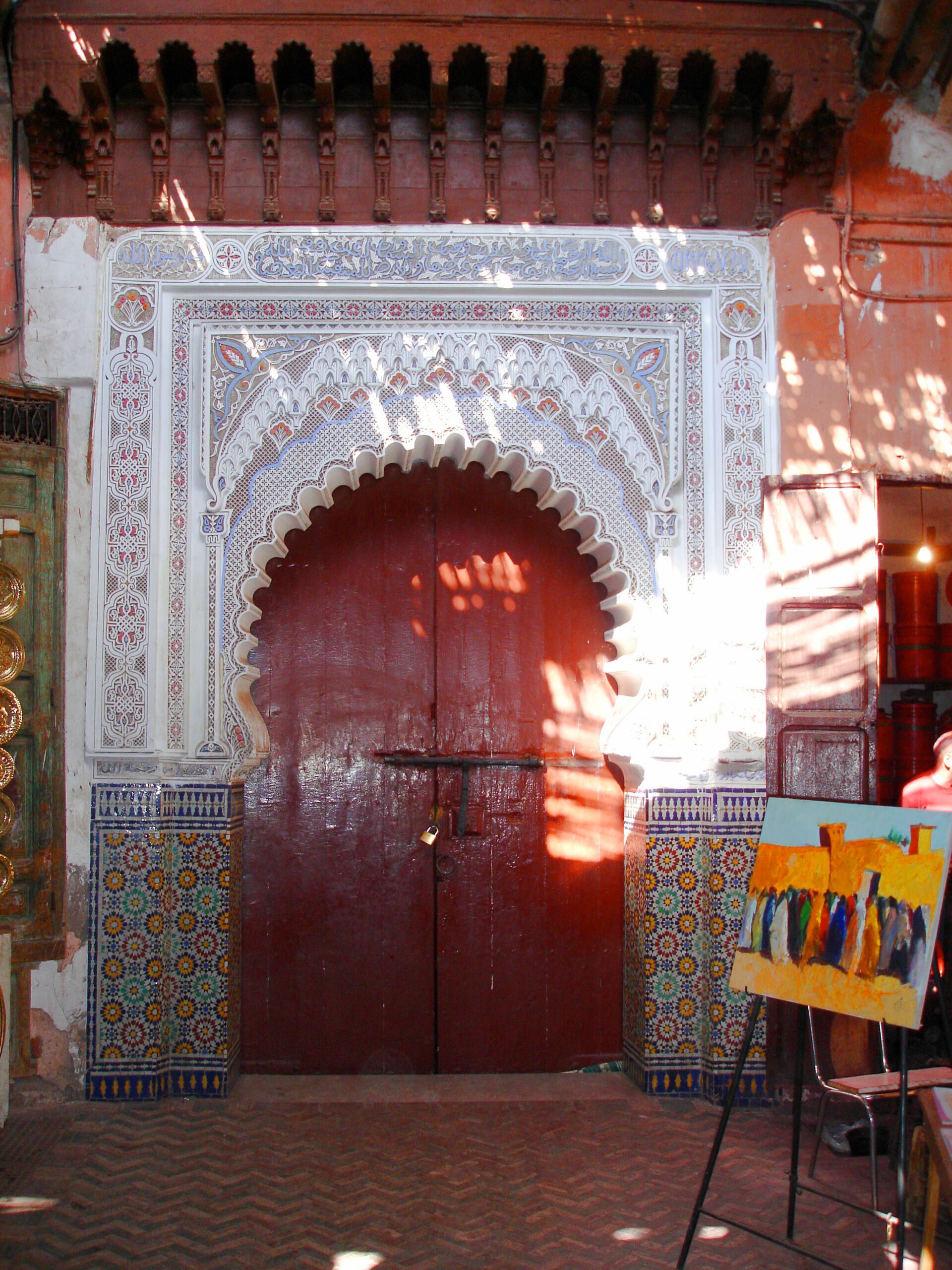 Orientalische Bauten- & Handwerkskunst in der Medina von Marrakesch